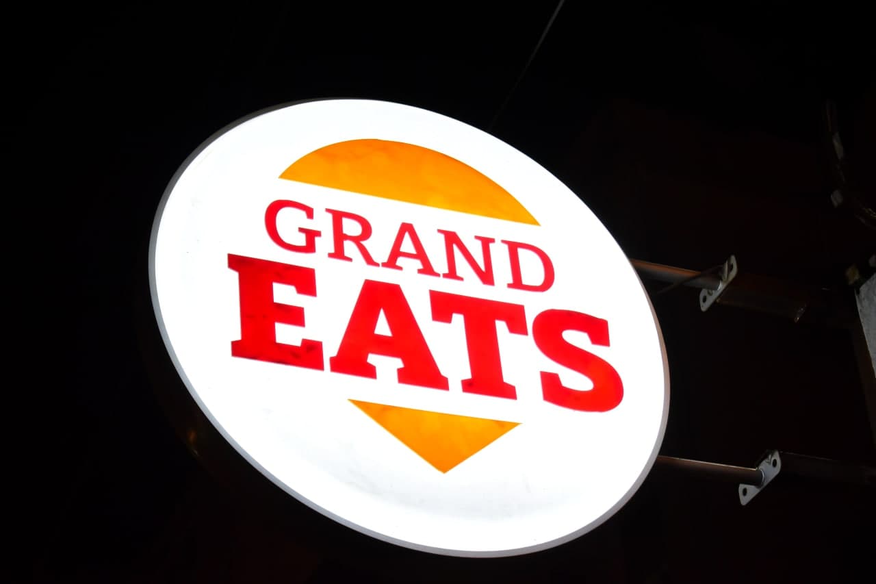 Grand Eats | Summit logo